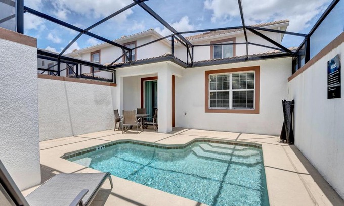 Kissimmee House | Pool Townhome 5mi to DISNEY FREE Waterpark