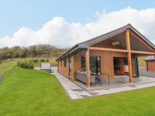 Meifod House | Pool View