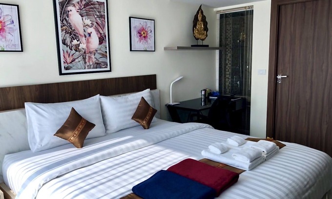 Central Pattaya Condo | Pool View Luxury Business Suite F7 in Grand Avenue by Pattaya City Estates