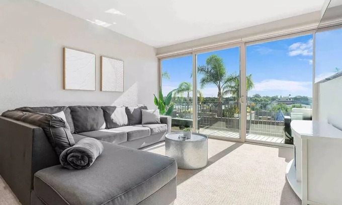 National City Apartment | Pool View Modern 3 Bdrm Apt