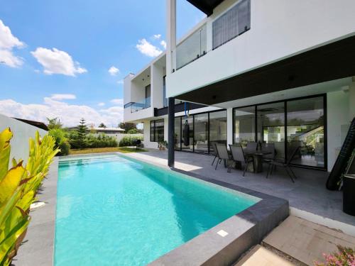 San Phi Suea Villa | Pool villa near Ruamchok Boxing private pool etc