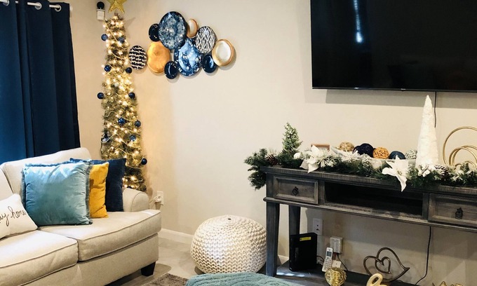 Fresno House | POOL Waterfalls shopping walking trails beaches located 15 min DOWNTOWN HOUSTON
