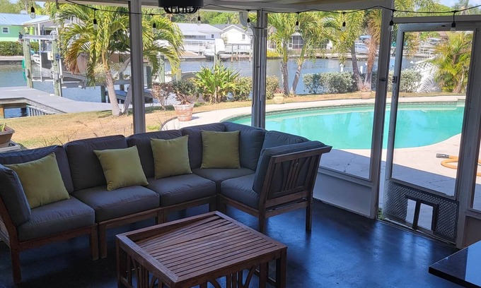 Bay Crest Park House | Pool-Waterfront-Pet Friendly