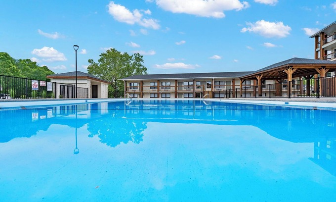 Branson Condo | Poolside Cactus Flower Condo, Walk To Landing, Fishing Dock, & Indoor Pool