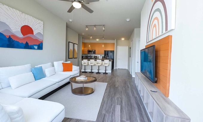 Memorial House | Poolside Comfort | 2BR Galleria Stay w/Garage