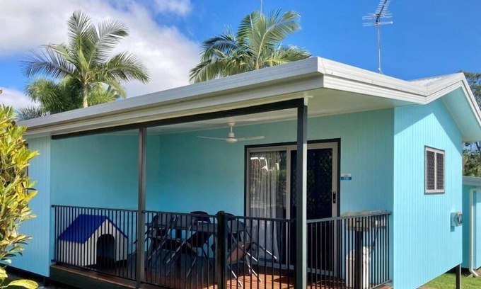 Tinaroo Villa | Poolside Deluxe Villa 2 BR - Fully self-contained, 1 Queen, 1 Sofa, 2 Single Beds