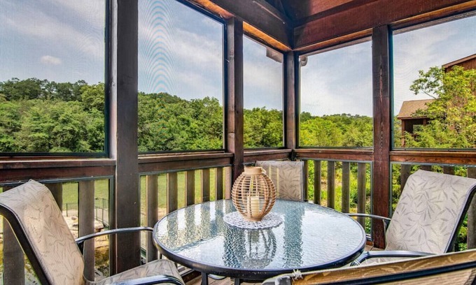 Reeds Spring Cabin | Poolside Duplex the A Side