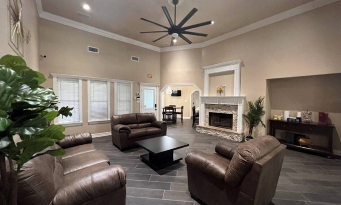 Tomball House | Poolside Escape: Pool, Hot tub, Jacuzzi & much more