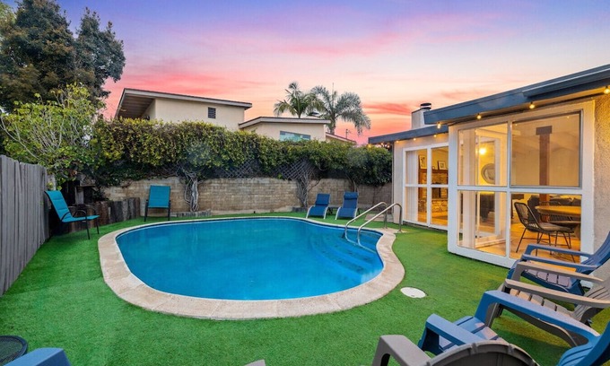 Bay Park House | Poolside Getaway Sleeps 16 with Hot Tub