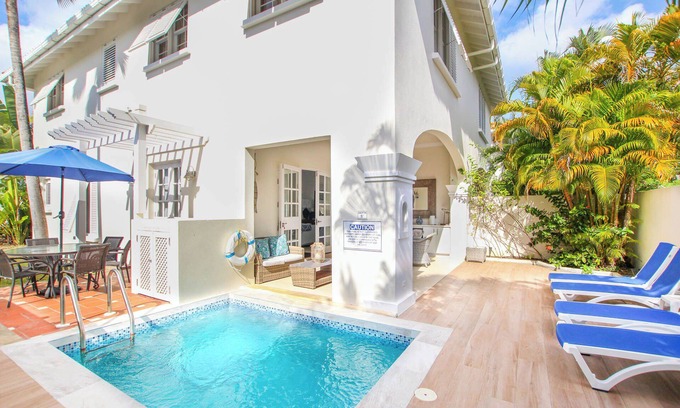 Porters House | Poolside Home, Short Walk to Beach - Turtle View 10