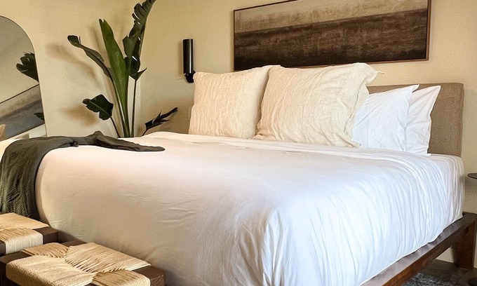 Uptown Design District Hotel | Poolside King Suite Escape