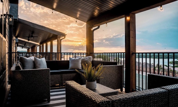 Hollister House | Poolside Lake Retreat