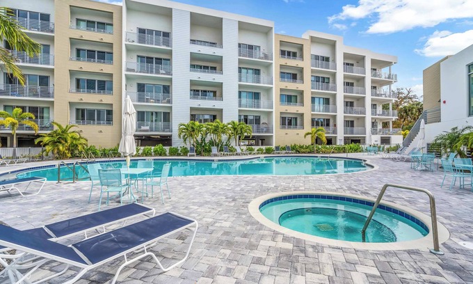 Central Sarasota Condo | Poolside Oasis at The Strand by Downtown Sarasota