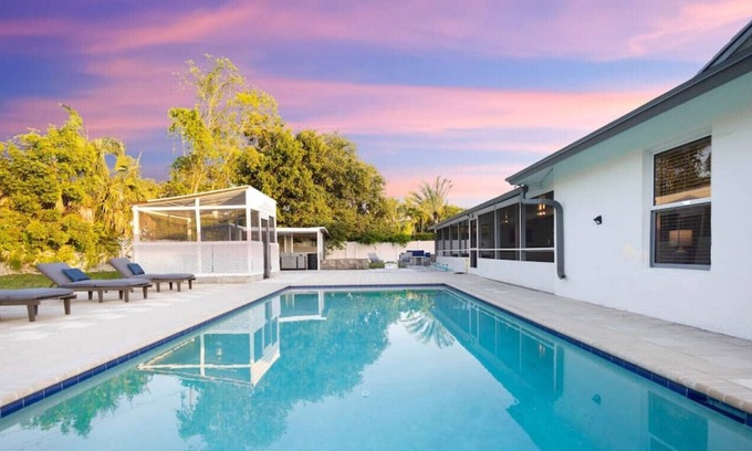 Hunt Club House | Poolside Oasis in the heart of Royal Palm Beach