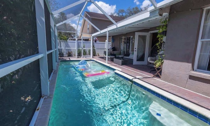 Valrico House | Poolside Palms Getaway- Near Tampa Brandon Valrico