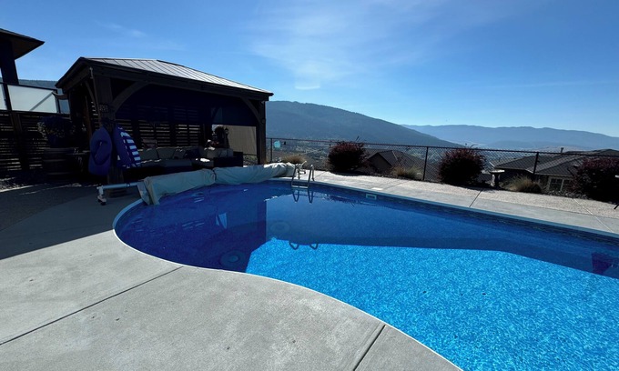 Foothills House | Poolside Paradise Retreat: Private Suite with Pool , Hot Tub & Scenic Views"