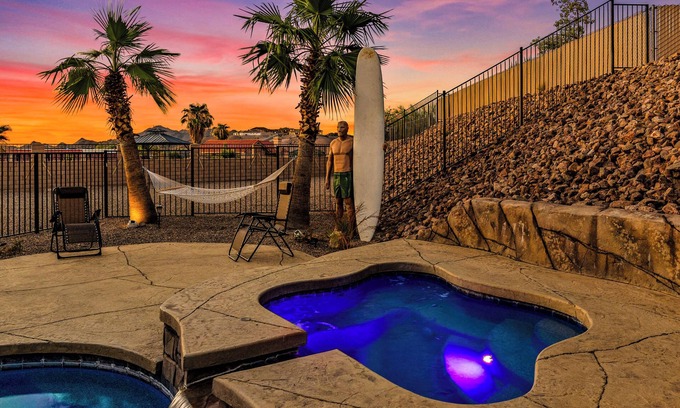 Sunridge Estates House | Poolside Paradise 5mins from River-Lake-Casinos