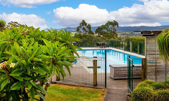 Matakana House | POOLSIDE SERENITY - T?WHARANUI PENINSULA HOLIDAY HOME in Matakana