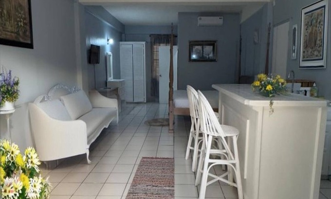 Rodney Bay Hotel | Poolside Suites 5-Mins from the Beach w/AC & Wi-Fi