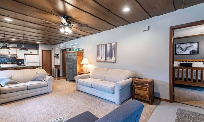 Lake Delton Villa | Poolside Villa on Lake Delton