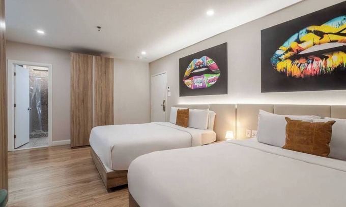 Gay Village Hotel | Pop Queen Duo – Central MTL Stay