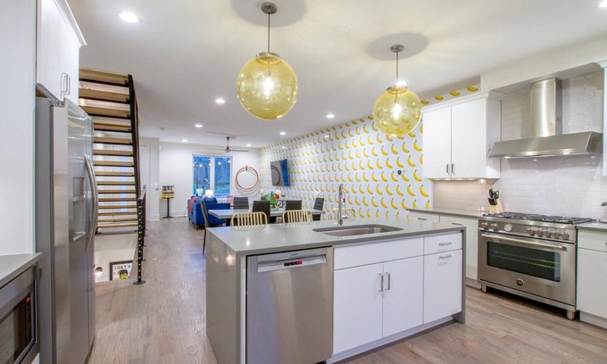 Historic Waverly House | Pop - The Big Fun Townhome - Top Floor Balcony