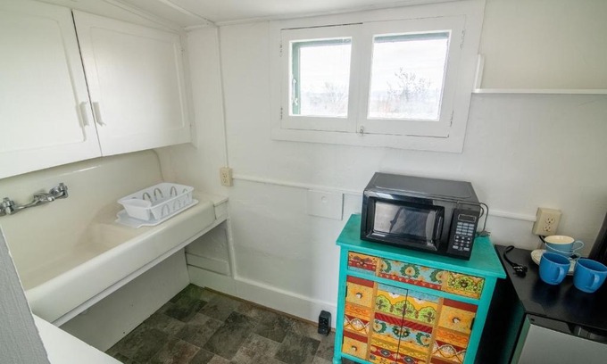 Helena Apartment | Pope House - Hist. Mansion - The Wild(e) Suite