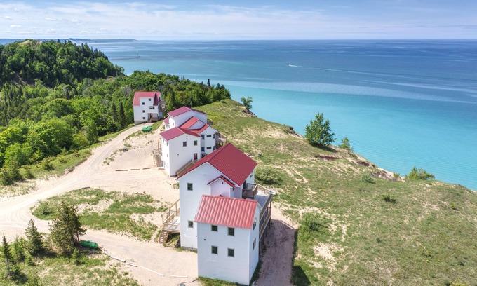 Frankfort House | Poplar at Lake Bluff Preserve-Spectacular Lake Michigan Views-Sleeps 8