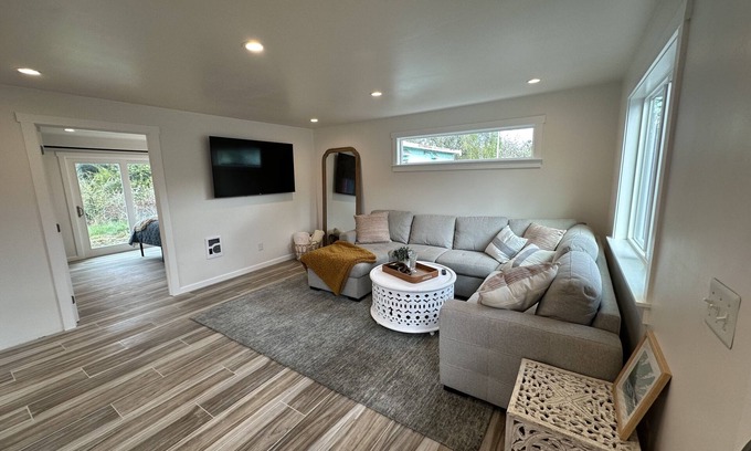 Crescent City Apartment | Poppies Coastal Cottage