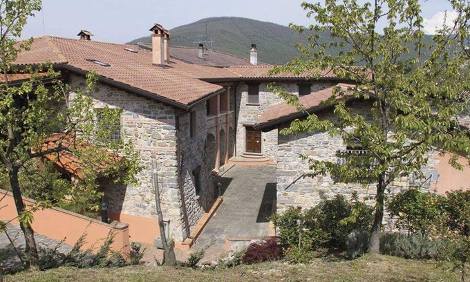 Fivizzano Apartment | "Poppies": Country apartment with pool, near Cinque Terre