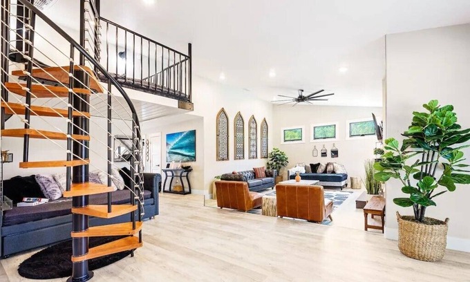 Spinnaker Hill House | Poppy Cottage with Spa Modern Luxury
