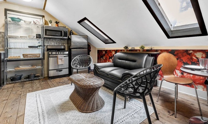College Station Apartment | Poppy: Quirky, Walk to A&M, Comfy King Bed, Fun Space