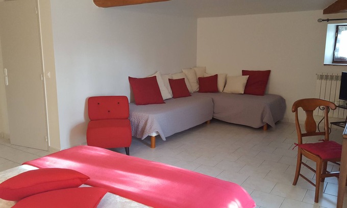 Castera-Lectourois House | Poppy Room - 2 to 4 people (2 adults + 2 children)