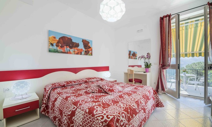 San Lazzaro Cabin | Poppy with en-suite bathroom - hiking Amalfi coast - Path of Gods