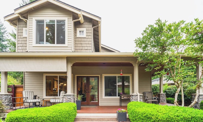 Olde Town House | Poppyrosa Estate with mountain views minutes from Seattle, Bellevue, Sea-Tac