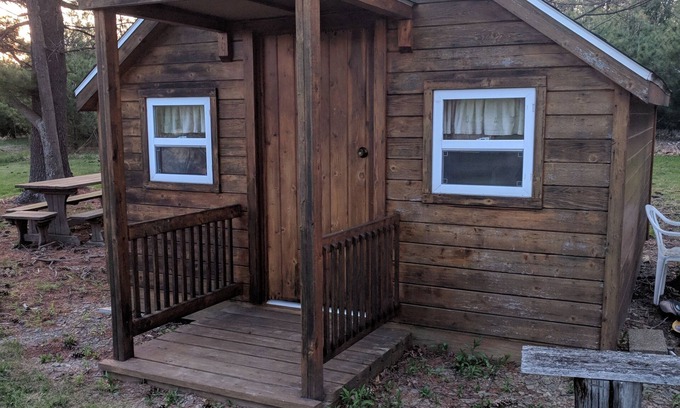 Savona Cabin | Poppy’s Cabin on Pond in Finger Lakes Region