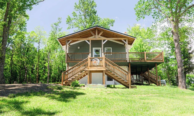 Piper Gap Cabin | Pops Cozy Cabin w/an incredible valley view. Gas firepit, full kitchen and more