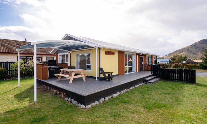 Omarama House | Pops Place - Omarama Holiday Home