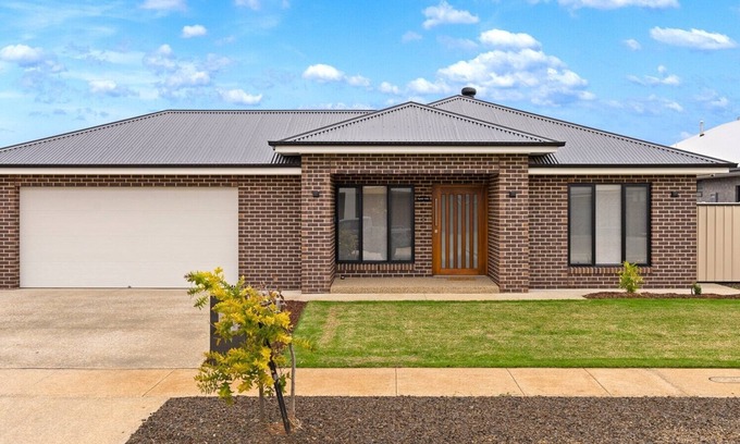 Kialla House | Popular Luxury Villa Kialla Shepparton