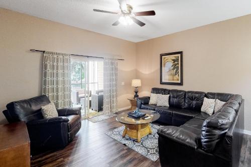 Bahama Bay Apartment | Porch Chat