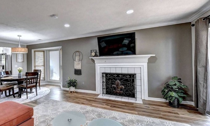 Alpharetta House | Porchlight Stay - Dine in downtown Alpharetta/shop at Avalon