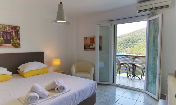 Mikros Gialos RV Rental | Poros Beach
