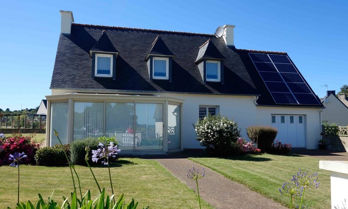 Lanmodez House | PORS GUYON HOUSE 50M FROM THE BEACH, 4 BEDROOMS WITH SEA VIEW