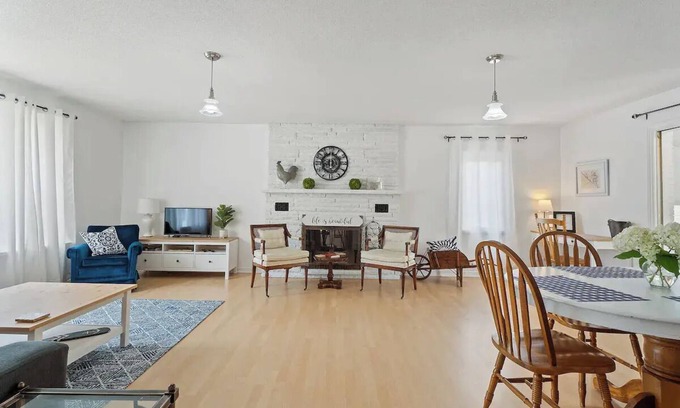 Port Carling House | Port Carling Muskoka 2 bdrm.