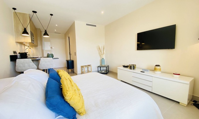 Port Grimaud Apartment | PORT-GRIMAUD Seafront Studio Fully renovated