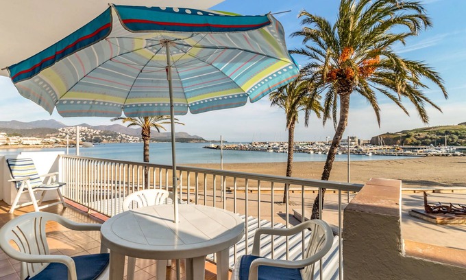 Llanca Apartment | Port Llançà 30 - apartment right on the seafront
