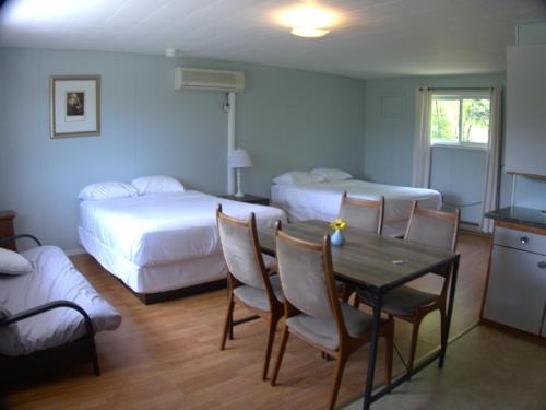 Port Loring Hotel | Port loring Northland Motel