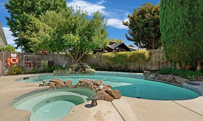 Lodi House | Port Place | Pool, Hot Tub, Fantastic Location!
