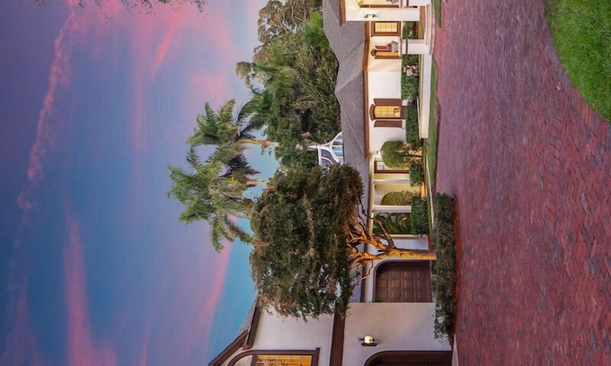 West Naples House | Port Royal Newly Renovated Contemporary Home On 3/4 Acres Walking Distance Beach