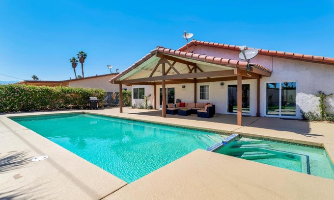 Bermuda Dunes House | Port Royal Retreat